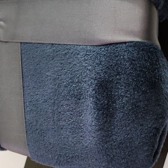 Bon Voyage Memory Foam Neck Pillow & Blanket Travel Gift Set - Picture 16 of 16